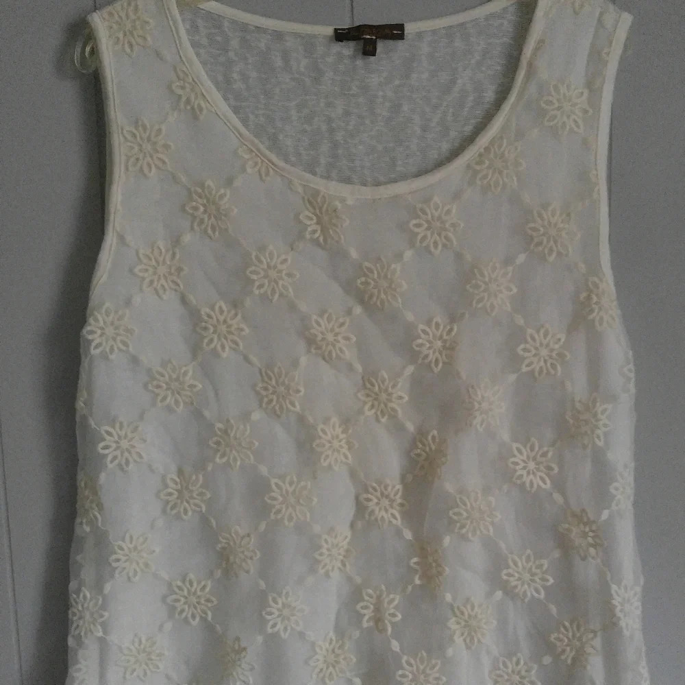 Piazza Roma Women Ivory Sleeveless Blouse M.